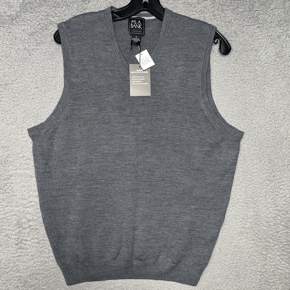 NWT Jos A Bank Sweater Vest Men's Size M Gray V Neck Traveler Merino Wool *Flaw*